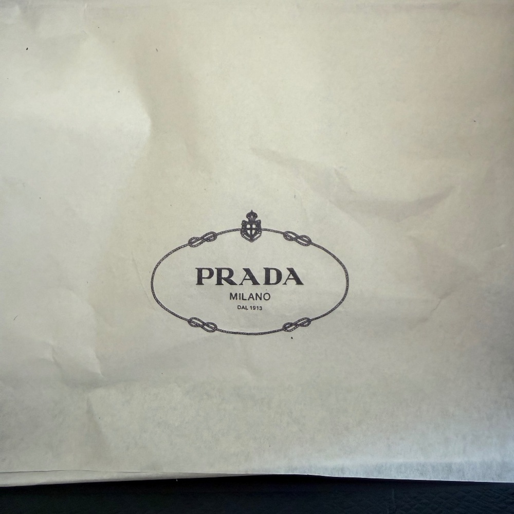 Prada gift box (Authentic) - Picture 7 of 11